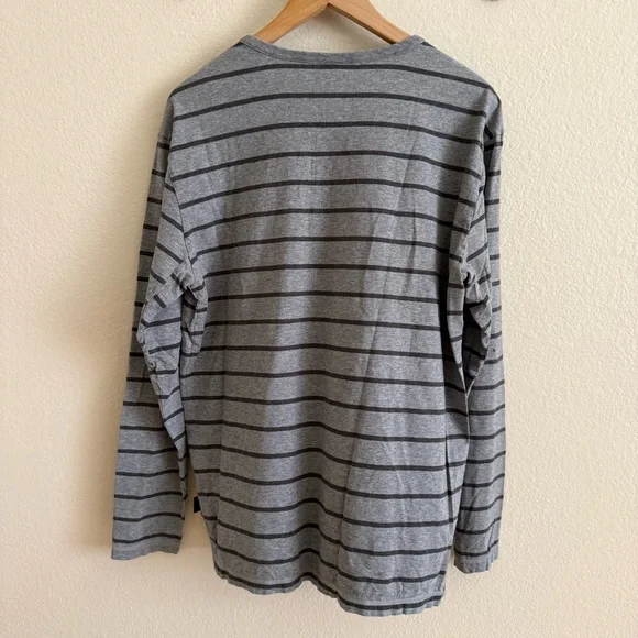 Patagonia Men’s Light Gray and Dark Gray Striped Short Sleeve Henley Size L - Picture 5 of 9